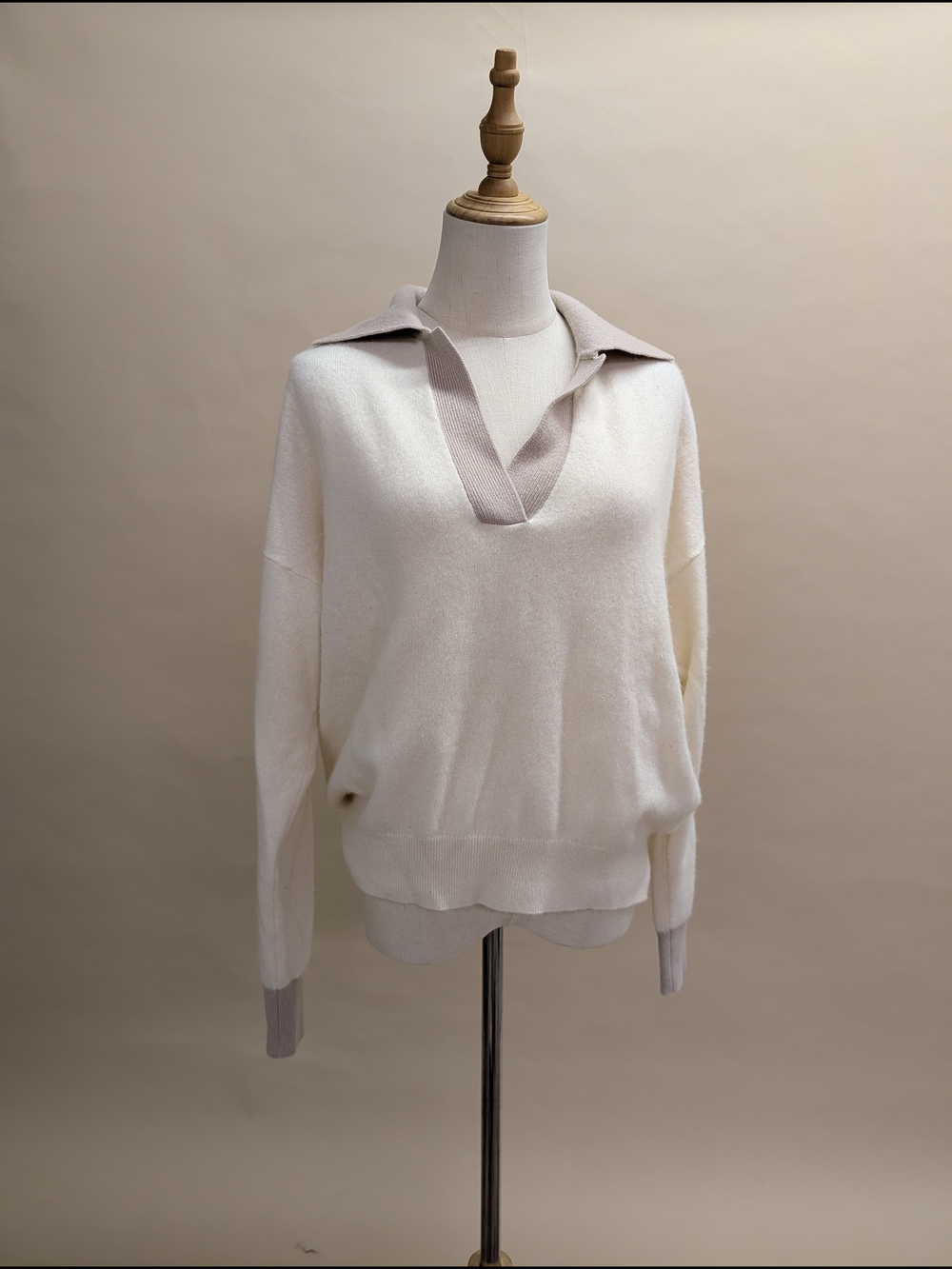Club Monaco Cashmere Cream Collared V-Neck Sweater Small